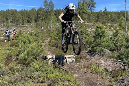 FARTSFYLT: Nå er det full fart for fellesturer igjen og lørdag kjørte jentene i Herja endurolaug sin første jentetur siden koronanedstengingen. Foto: Marna Omre Lørdag kjørte jentene i Herja endurolaug sin første jentetur siden koronanedstengingen