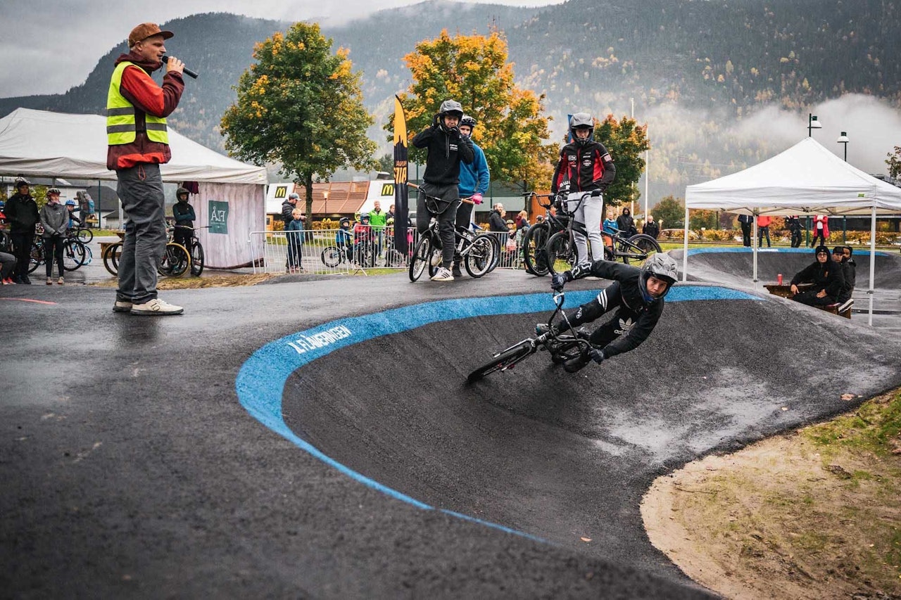 ARTIG FOR UNGA: Pumptrack-serien i Hallingdal har vært populær. Foto: Lars Storheim pumptrack konkurranse hallingdal