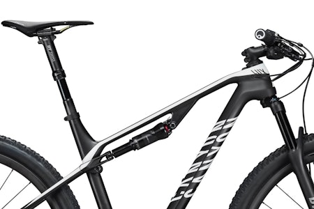 MED NY SENKEPINNE: Canyon og DT Swiss' nye supersykkel kommer med en til nå ukjent senkepinne fra DT Swiss.  MED NY SENKEPINNE: Canyon og DT Swiss' nye supersykkel kommer med en til nå ukjent senkepinne fra DT Swiss.