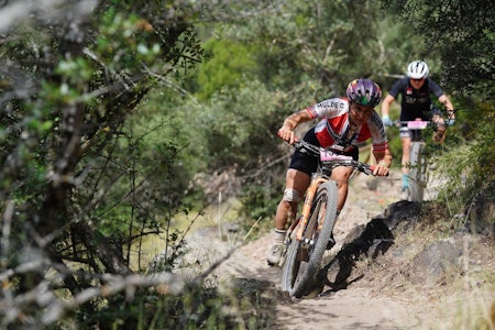 SAMMENLAGTSEIER: Hildegunn Gjertrud Hovdenak og hennes tyske makker Janine Schneider vant det seks dager lange etapperittet Andalucia Bike Race i Sør-Spania med knusende margin. Foto: Andalucia Bike Race Hovdenak vant Andalucia Bike Race 2021