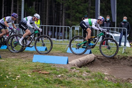 CANNONDALE 1 OG 2: Henrique Avancini og Maxime Marotte kjempet begge om seierne i Nove Mesto sist uke. Her med Nino Schurter på hjul.  Henrique Avancinis Cannondale Scalpel