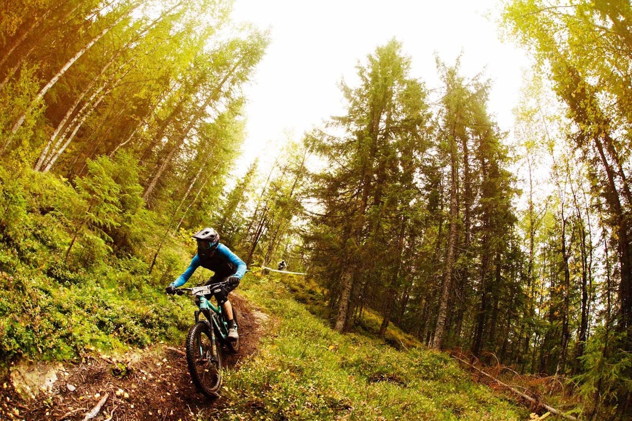 INN TIL SEIER: Magnus Slinger Sørli har vunnet det meste han har stilt opp i det siste året. Her er han på vei inn til seier i Hakadal enduro i fjor. Bilde: Kristoffer Kippernes INN TIL SEIER: Magnus Slinger Sørli har vunnet det meste han har stilt opp i det siste året. Her er han på vei inn til seier i Hakadal enduro i fjor. Bilde: Kristoffer Kippernes