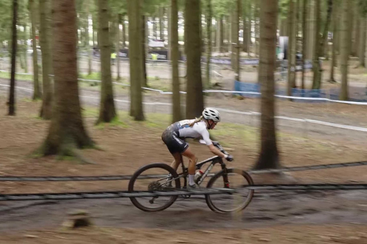 SPENNING: Det ble nok en innholdsrik runde med verdenscup i Nove Mesto. Foto: Skjermdump verdenscup rundbane nove mesto