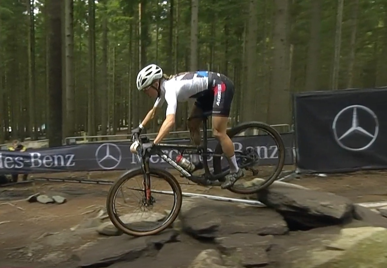 OVERLEGEN: Franske Loana Lecomte vant verdenscuprittet i Nove Mesto med tidenes nest største seiersmargin. Foto: Skjermdump/Red Bull TV Loana Lecomte vant verdenscuprittet i Nove Mesto