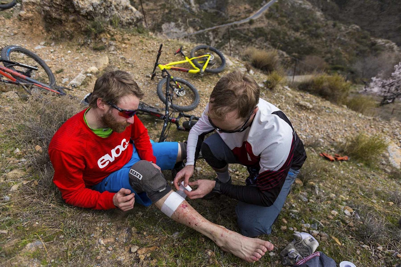 UHELDIG: Nå gikk det bra med denne syklisten, men om du får alvorlige skader i sykling er forsikring viktig. Foto: Kippernes