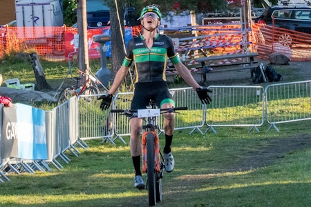 Å ta to gull av to mulige under NM på Langsetløkka var nesten uvirkelig for Erik Hægstad, som har hatt alt annet enn en optimal oppkjøring til sesongen. Foto: Øystein Heggelund Dahl Erik Hægstad vant kortbane NM 2020