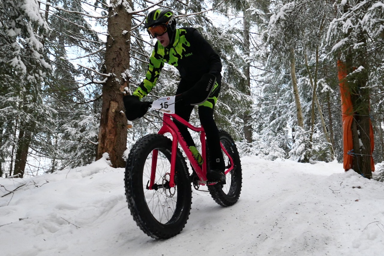Modum Challenge har vært en klassiker på fatbike-terminlista i flere år, men arrangeres ikke i 2020. Her er Ole Christian Fagerli underveis i Modum Challenge 2019. Foto: Stian Bergsveen Modum Challenge har vært en klassiker på fatbike-terminlista i flere år, men arrangeres ikke i 2020. Her er Ole Christian Fagerli underveis i Modum Challenge 2019. Foto: Stian Bergsveen