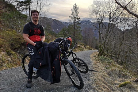Herman Ingebrigtsen før start etappe 2 i BergEnduro. Foto: Preben Nøkleby 