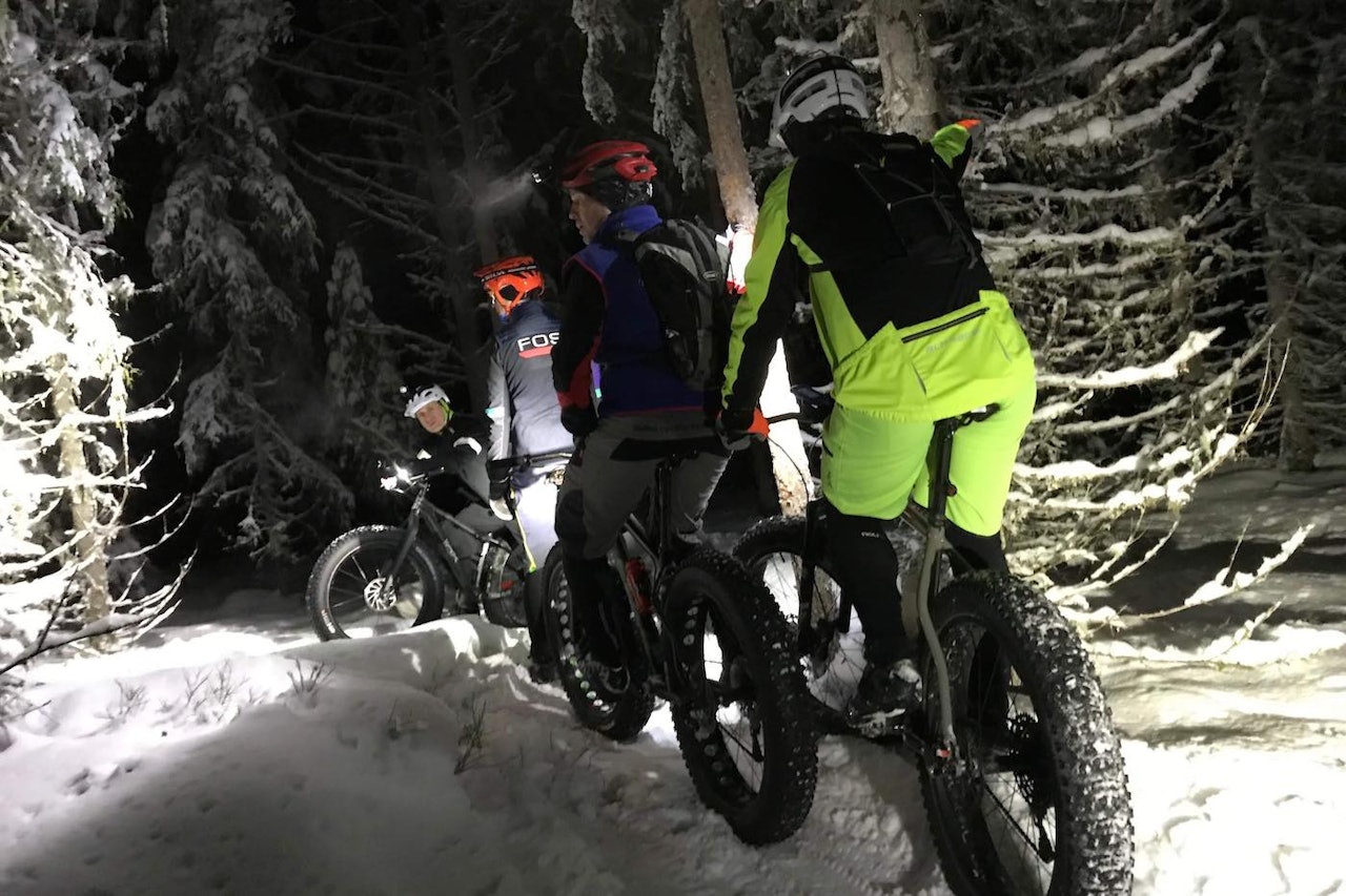 Geir Lien ledet an da kveldsturen i Lillehammer svingte inn på stier som var del av maraton-VM i 2005. Foto: Tom Ruud Geir Lien ledet an da kveldsturen i Lillehammer svingte inn på stier som var del av maraton-VM i 2005. Foto: Tom Ruud