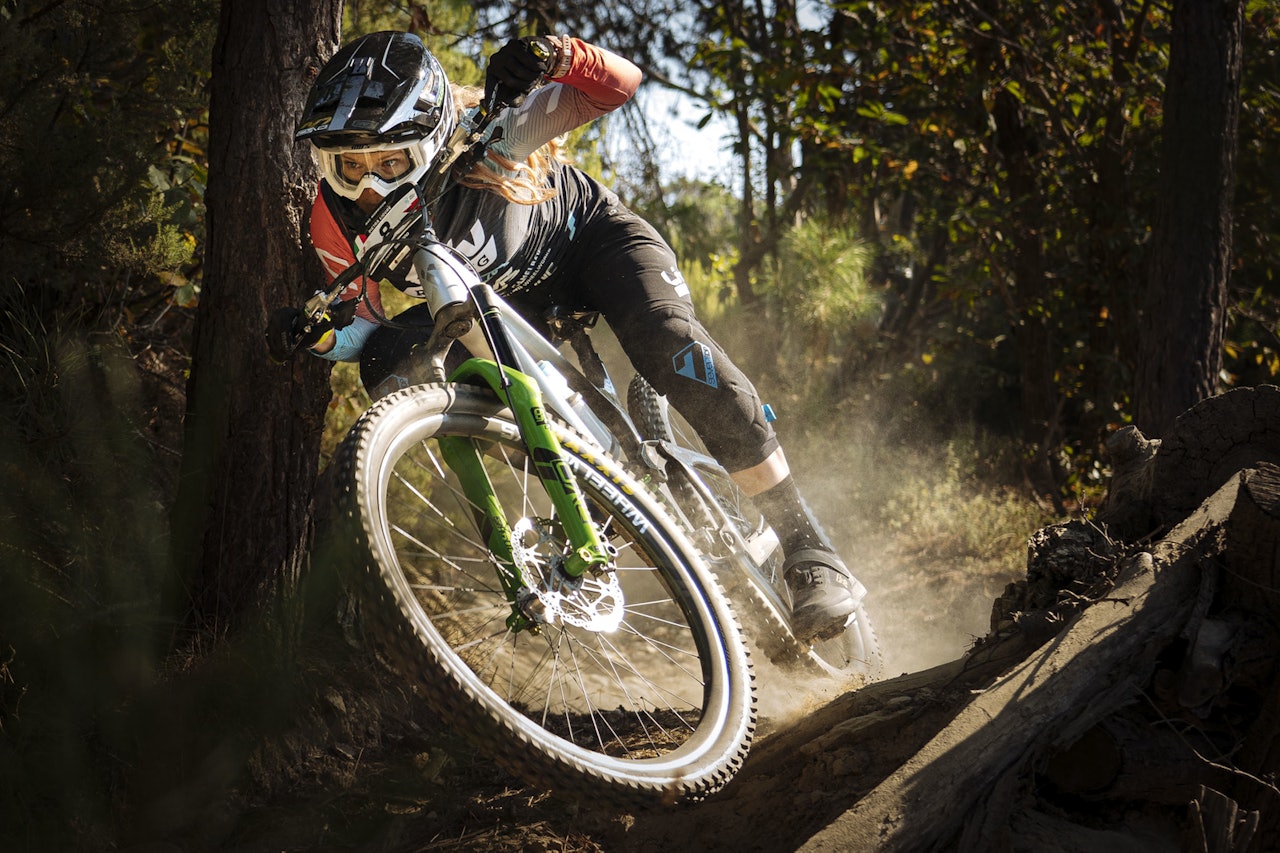 FÅR VI SE DET LIVE? Enduro World Series har rukket å bli en populær sport å følge for fans over hele verden. Samarbeidet med Discovery skal lede mot live-sendinger fra rittene. Foto: Enduro World Series enduro world series live tv discovery