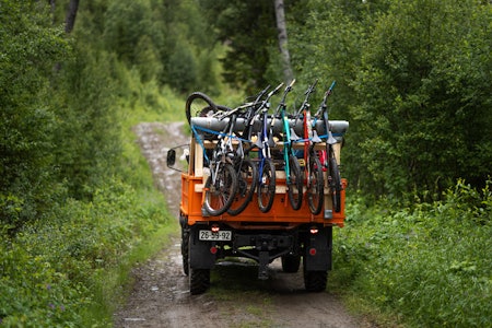 TILBYR GUIDING: Fra den nye butikken og samlingsstedet i Ål skal det drives både salg og turvirksomhet. Foto: Vegard Breie ål adventure