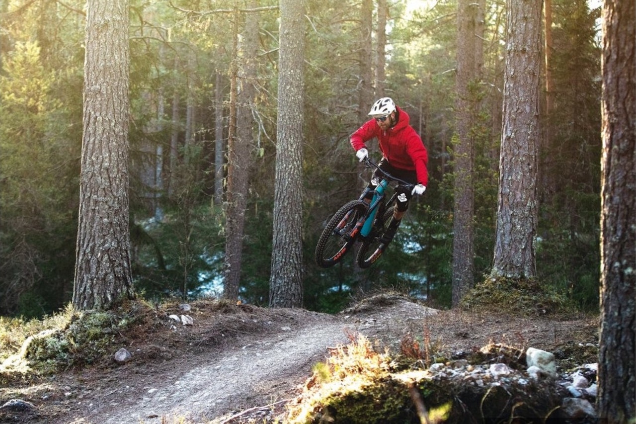 Hva skal NOTS mene om elsykling i terrenget? Det spør organisasjonen nå medlemmene om i en spørreundersøkelse med ett eneste spørsmål. Foto: Øyvind Aas Hva skal NOTS mene om elsykling i terrenget? Det spør organisasjonen nå medlemmene om i en spørreundersøkelse med ett eneste spørsmål. Foto: Øyvind Aas