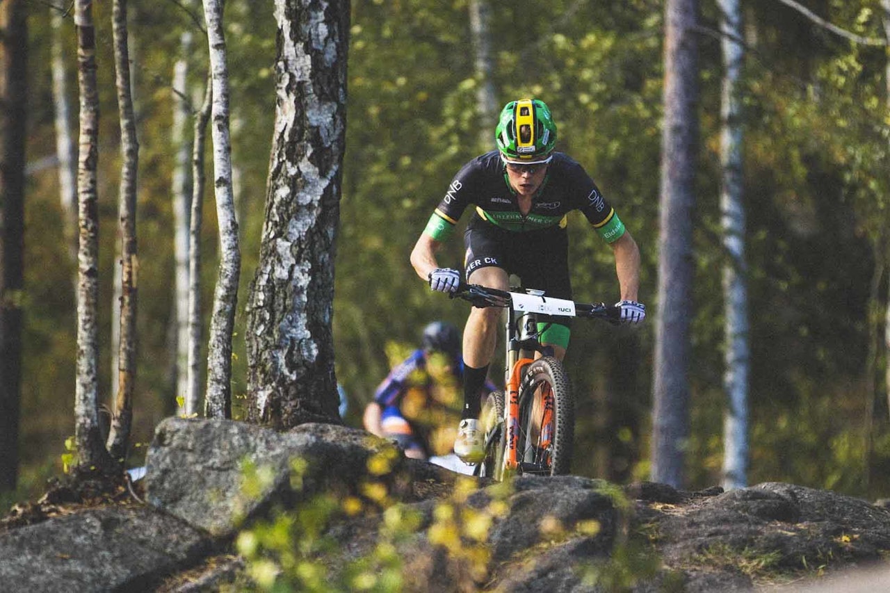 STARTNUMMER PÅ: Etter planen skal landslaget i terrengsykling nå til utlandet for å kjøre ritt igjen - for første gang på ett år. Her er Erik Hægstad under NM i rundbane på Langsetløkka i Oslo i 2020. Foto: Kristoffer H. Kippernes verdenscup landslaget terrengsykling eddy knudsen storsæter