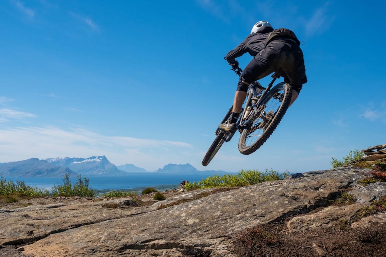 Bodø Enduro ble arrangert for andre gang i 2018, og byr på spektakulære kulisser for rittet. Foto: Frode Koppang Bodø Enduro ble arrangert for andre gang i 2018, og byr på spektakulære kulisser for rittet. Foto: Frode Koppang