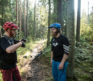 PIONEREN I OSLO: Bjørn Enoksen fra NOTS og programleder Knut Myking sykler Pioneren i denne episoden av Stipatruljen. Foto: Vegard Breie stisykling pioneren oslo tips tur stipatruljen