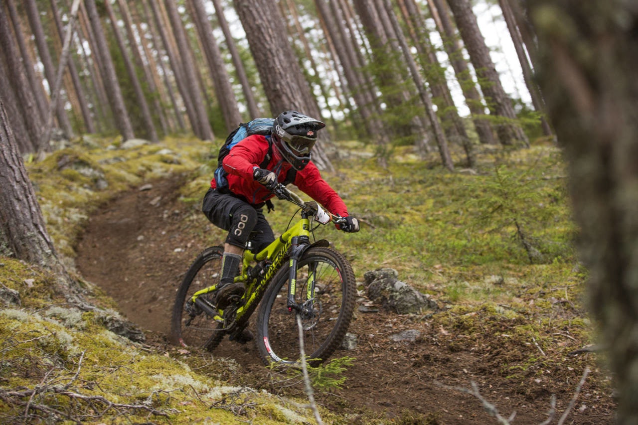 ENDUROSYKLING: Er du nysgjerrig på å prøve enduro? Her får du noen tips. Foto: Kristoffer H. Kippernes enduro endurosykling