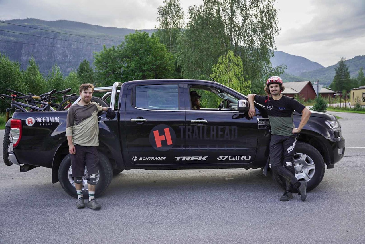 LANG DAG: Det ble mange turer opp og ned østsiden av dalen i Nesbyen for Sindre Holtet og Henrik Ulleland. Foto: Jon Tøn everesting shuttling nesbyen trailhead nesbyen