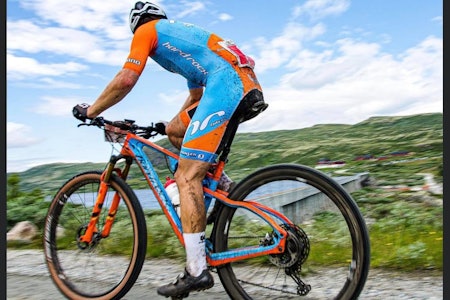 BEST I NORGE: Emil Hasund Eid vant NM-gull i terrengsykkelmaraton på sin trofaste Hard Rocx Forza Volante Emil Hasund Eid vant NM-gull under Helterittet