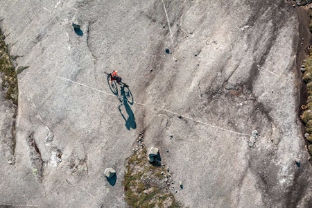 GRANITTFEST: Skjomen utenfor Narvik er et helt spesielt sted å sykle. Endeløse svaberg byr på stisykkelmuligheter utenom det vanlige. Foto: Anderas Køhn GRANITTFEST: Skjomen utenfor Narvik er et helt spesielt sted å sykle. Endeløse svaberg byr på stisykkelmuligheter utenom det vanlige. Foto: Anderas Køhn