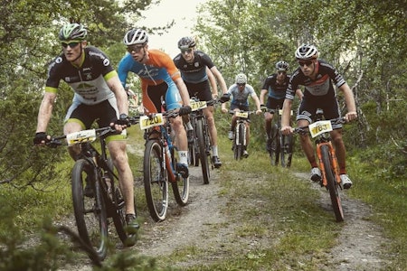 KNEPEN SEIER: Ole Hem (til høyre) vant andre etappe i Trans-Østerdalen 3-dagers på målstreken. Foto: Hard Rocx Swix Ole Hem vant andre etappe i Trans-Østerdalen 3-dagers