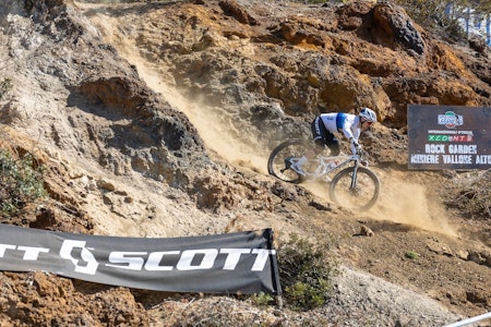 SESONGSTART: Nino Schurter åpner 2021-sesongen på Elba i Italia.  Nino Schurter på Elba i 2021