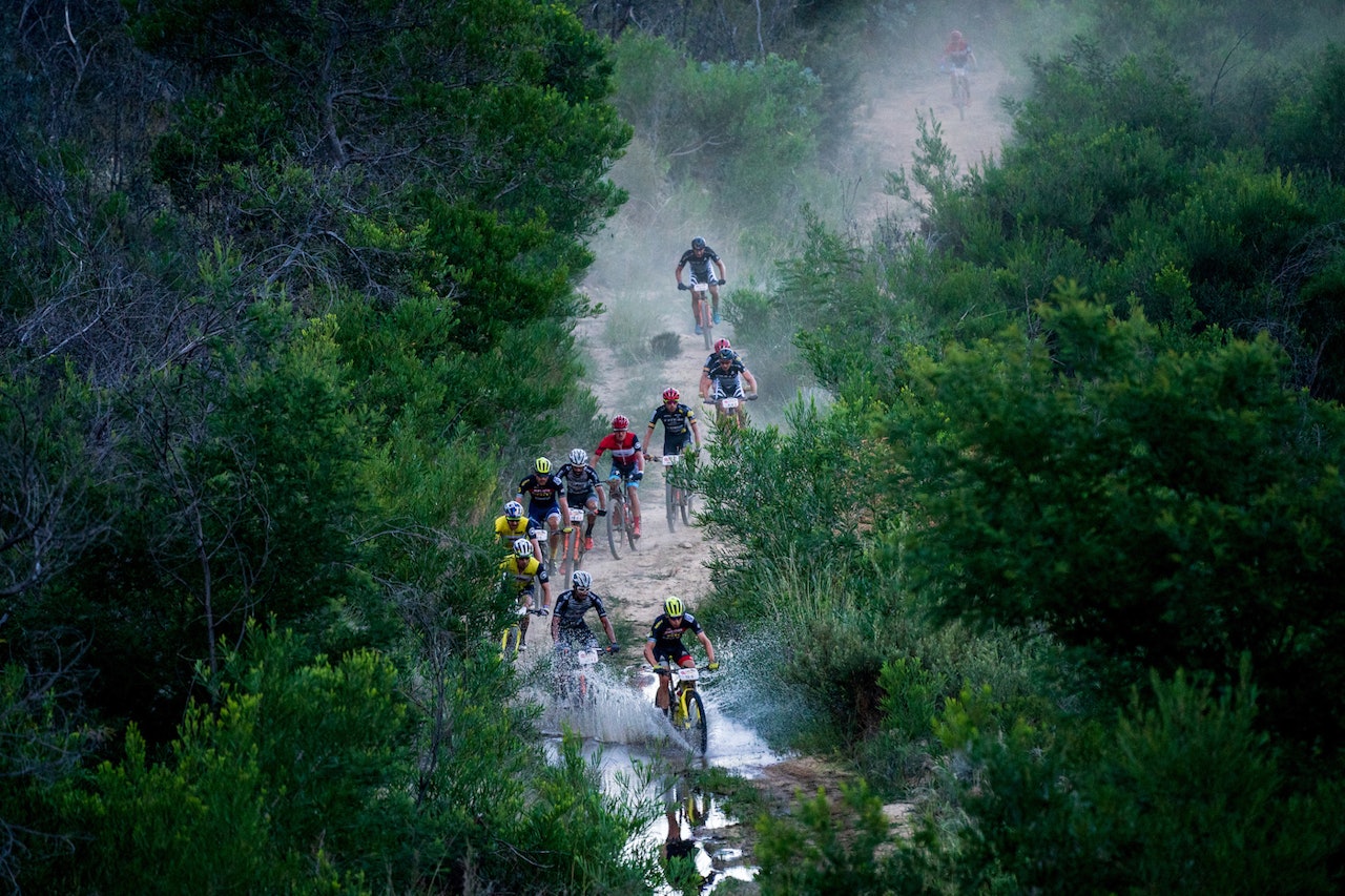 Nest siste etappe i Cape Epic bød på variert terreng, raske stier og rikelig med høydemeter fordelt på 89 kilometer i Stellenbosch. Foto: Greg Beadle Nest siste etappe i Cape Epic bød på variert terreng, raske stier og rikelig med høydemeter fordelt på 89 kilometer i Stellenbosch. Foto: Greg Beadle