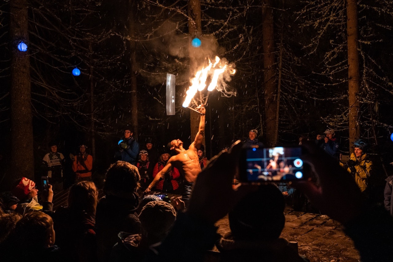 Gullia By Night trakk tre ganger så mange som i fjor, denne gang med fakir show og live konsert i Sherwood Forest som punktum for kveldsturen. Foto: Jonas Sjögren Gullia By Night trakk tre ganger så mange som i fjor, denne gang med fakir show og live konsert i Sherwood Forest som punktum for kveldsturen. Foto: Jonas Sjögren