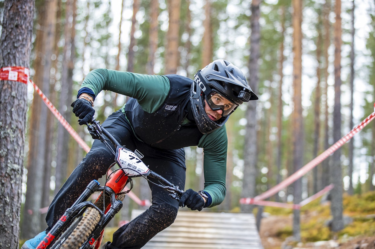 Trysil Enduro var innom både bygde stier og store elementer så vel som naturlige stier på begge sider av elva i løpet av fem etappene på totalt 36 kilometer og 3500 høydemeter. Foto: Pål Westgaard Trysil Enduro var innom både bygde stier og store elementer så vel som naturlige stier på begge sider av elva i løpet av fem etappene på totalt 36 kilometer og 3500 høydemeter. Foto: Pål Westgaard