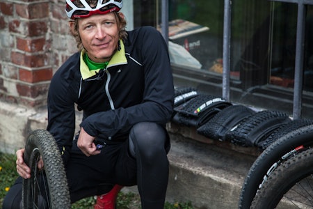 SITT! DEKK! Til og med innen crosscountry-ritt er det trend med mer volum i dekkene. Dekkvalget bør ikke være tilfeldig. Foto: Christian Nerdrum SITT! DEKK! Til og med innen crosscountry-ritt er det trend med mer volum i dekkene. Dekkvalget bør ikke være tilfeldig. Foto: Christian Nerdrum