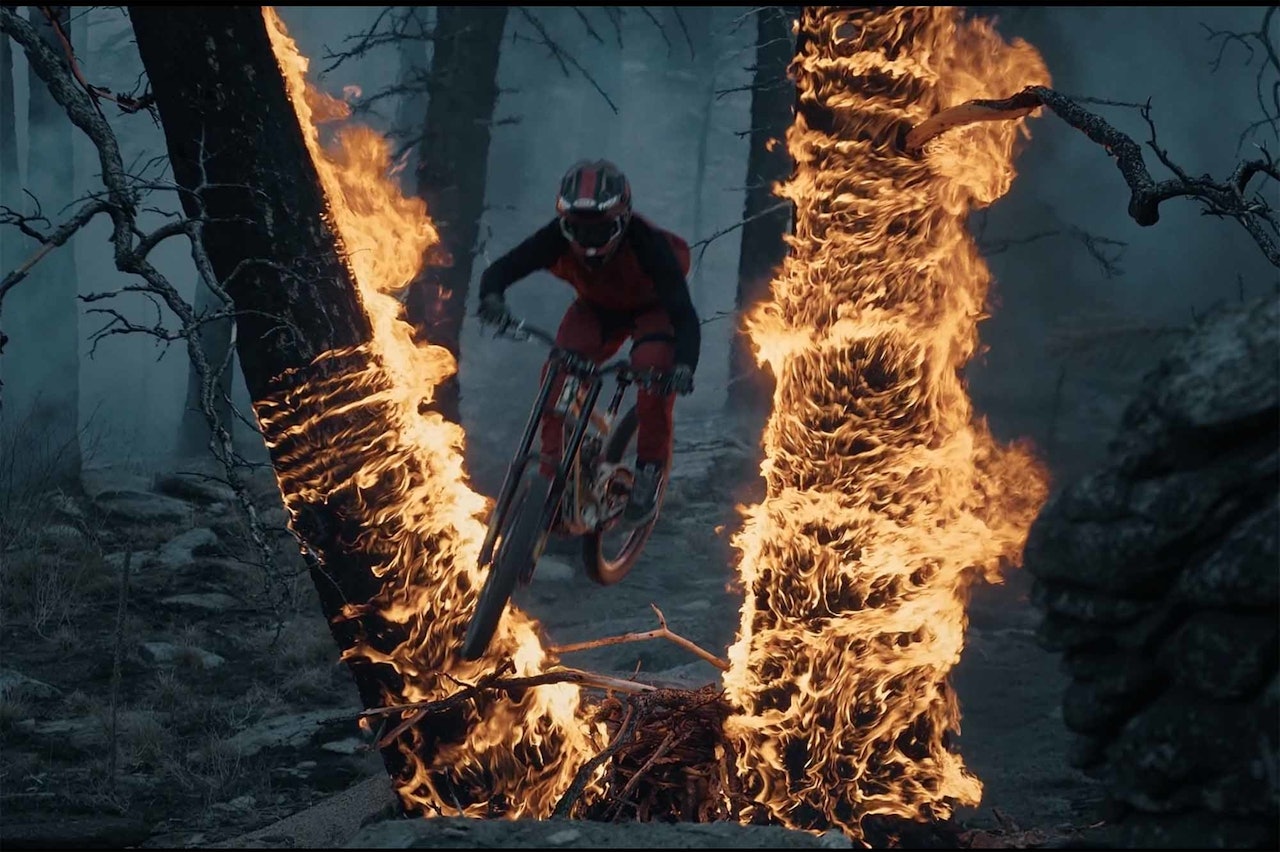 FOTO: Skjermdump «From the Ash» sykkelfilm nico vink flammer