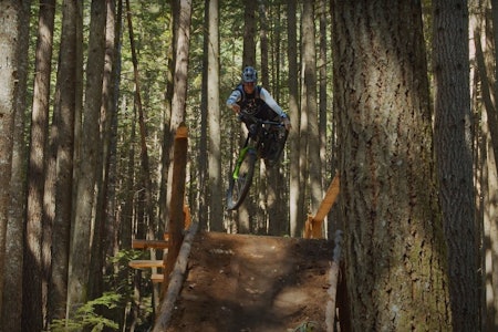 REMY METALLIER I SQUAMISH: Remy Metailler gjør ting vi andre ikke drømmer om en gang. Jaja. Vi har det gøy vi og! Foto: Skjermdump Remy metailler