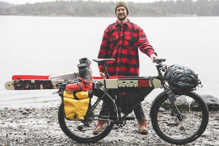 TUR MED SKI: Gavin Steder har riggen klar for turer med både sykkel og ski i vinter. Foto: Privat bikepacking topptur sykkel ski