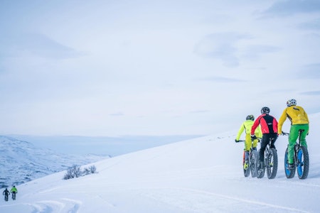 Skaidi Fatbike, som i år fungerer som uoffisielt NM i tjukksykkel, trekker rekordmange til Finnmarksvidda. Foto: Rino Engdal