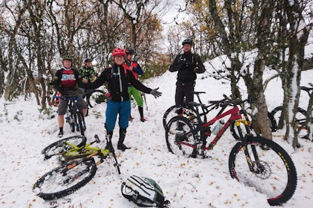 Vinter møtte høst på Oppdal i helga, men det la ingen demper for stemningen på Oppdal stisykkelcamp. Foto: Odin Sande Vinter møtte høst på Oppdal i helga, men det la ingen demper for stemningen på Oppdal stisykkelcamp. Foto: Odin Sande
