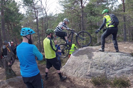FREDRIKSTAD CRUXJAM: Pål Grotnes under fjorårets cruxekonkurranse i Gressvikmarka. I år er det duket for mer. Foto: Joel Christensen stisykling cruxjam fredrikstad gressvik gressvikmarka
