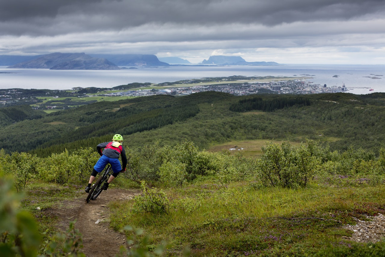 Bodø Enduro er ny på 80/20-terminlista, og lover både flyt og svinger og bra utsikt. Foto: Kristoffer Kippernes Bodø Enduro er ny på 80/20-terminlista, og lover både flyt og svinger og bra utsikt. Foto: Kristoffer Kippernes