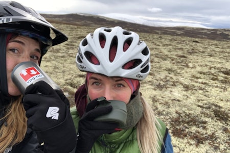 Jentecampen på Røros vil by på noe av den mest spektakulære stisyklingen i området, både i høyfjellet og andre utvalgte steder nær Bergstaden, med fokus på fellesskap og sosialt så vel som sykling. Foto: Maren Todal Jentecampen på Røros vil by på noe av den mest spektakulære stisyklingen i området, både i høyfjellet og andre utvalgte steder nær Bergstaden, med fokus på fellesskap og sosialt så vel som sykling. Foto: Maren Todal