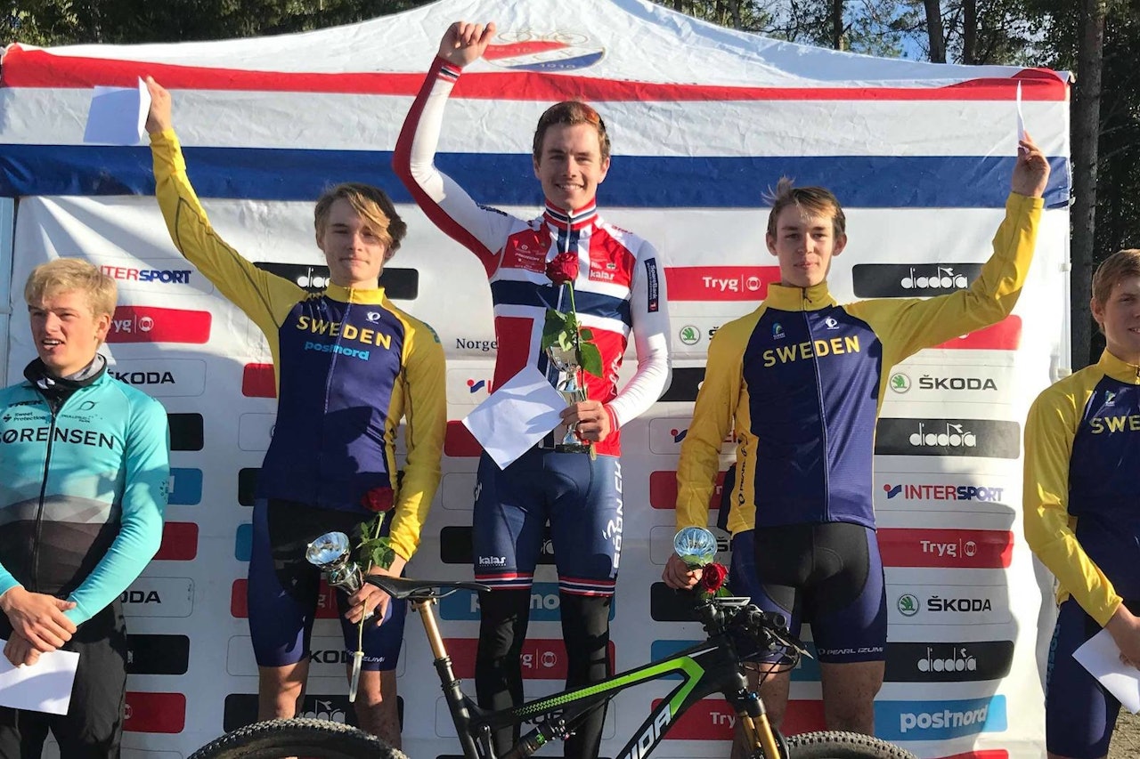 Martin Siggerud vant sprinten under Karl XII-rittet i Halden som var siste konkurranse i Norgescupen 2019. Svenskene Vilgot Lindh og Viktor Lindquist ble henholdsvis nummer to og tre. Foto: Privat Martin Siggerud vant sprinten under Karl XII-rittet i Halden som var siste konkurranse i Norgescupen 2019. Svenskene Vilgot Lindh og Viktor Lindquist ble henholdsvis nummer to og tre. Foto: Privat