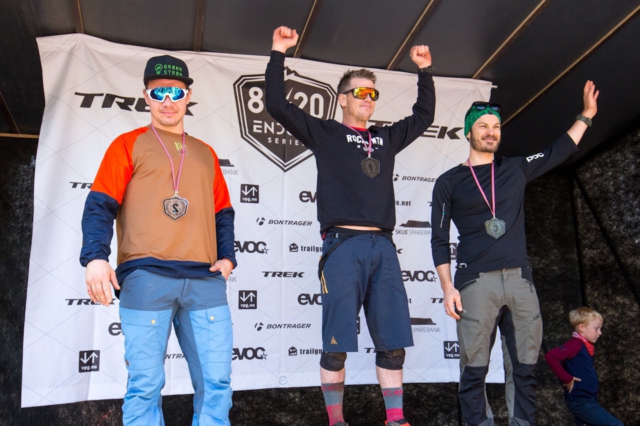 Espen Johnsen er tidenes første norgesmester i enduro. Anders Skarstein tok sølv og Jostein Hole sikret seg bronsen. Foto: Sylvain Cavatz Espen Johnsen er tidenes første norgesmester i enduro. Anders Skarstein tok sølv og Jostein Hole sikret seg bronsen. Foto: Sylvain Cavatz