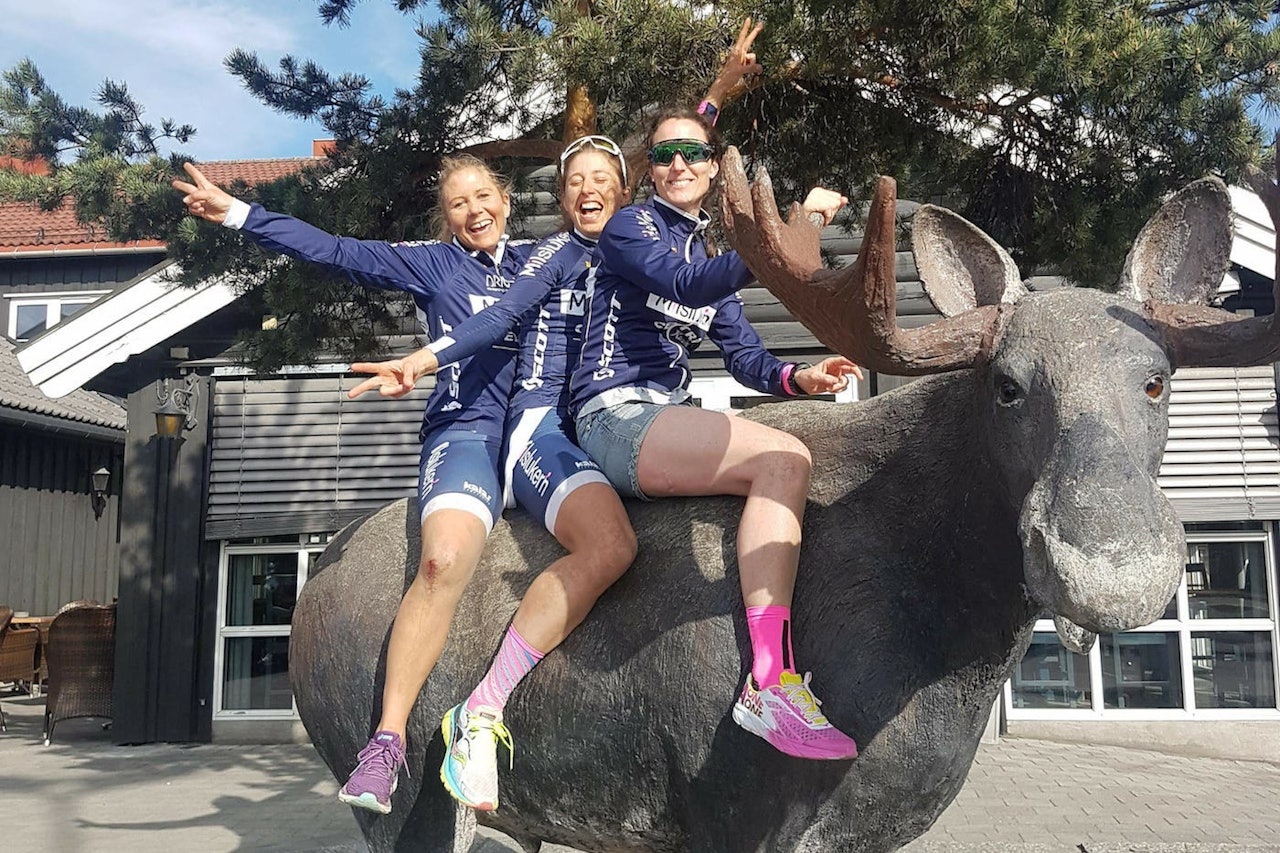 Anne Helene Reiten (til venstre), Miriam Sivertsen og Sunniva Dring er tre av totalt fem ryttere som utgjør elitelaget til Milslukern 2019. Foto: Milslukern