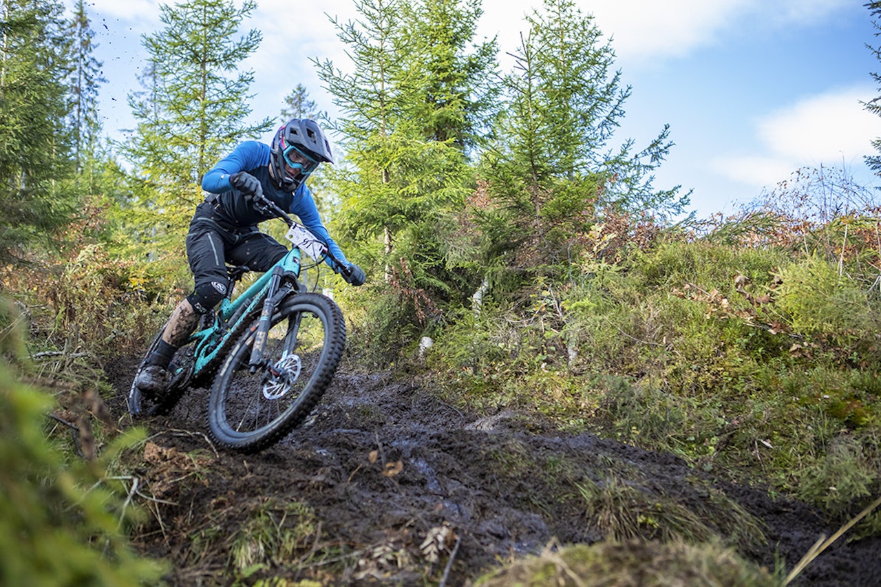 Magnus Slinger Sørli vant Hakadal Enduro, men det var ikke mer enn så vidt med uflaks på de to siste etappene. Foto: Pål Westgaard Magnus Slinger Sørli vant Hakadal Enduro, men det var ikke mer enn så vidt med uflaks på de to siste etappene. Foto: Pål Westgaard