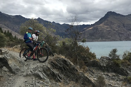 Hilde Sangesland Strædet og Jon Vegard Aga Kjærgaard i Fourfourty Mountain Bike Park. Foto: Alexander Horten Taylor Hilde Sangesland Strædet og Jon Vegard Aga Kjærgaard i Fourfourty Mountain Bike Park. Foto: Alexander Horten Taylor