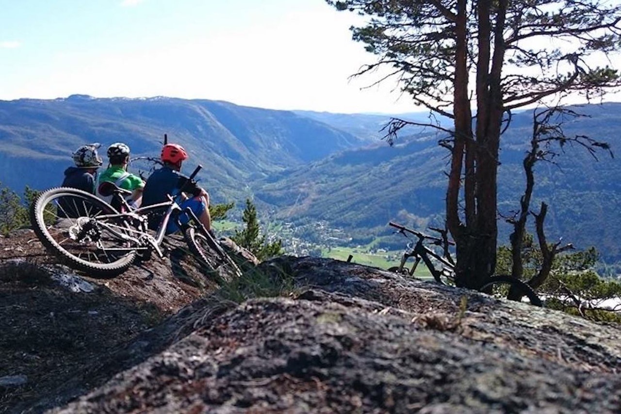 Prosjektet "Nesfjella til Sentrum" inneholder blant annet en 15km lang flytsti fra fjellet og ned til Nesbyen. Den blir da Nordens lengste av sitt slag. Foto: Trailhead Nesbyen Prosjektet "Nesfjella til Sentrum" inneholder blant annet en 15km lang flytsti fra fjellet og ned til Nesbyen. Den blir da Nordens lengste av sitt slag. Foto: Trailhead Nesbyen