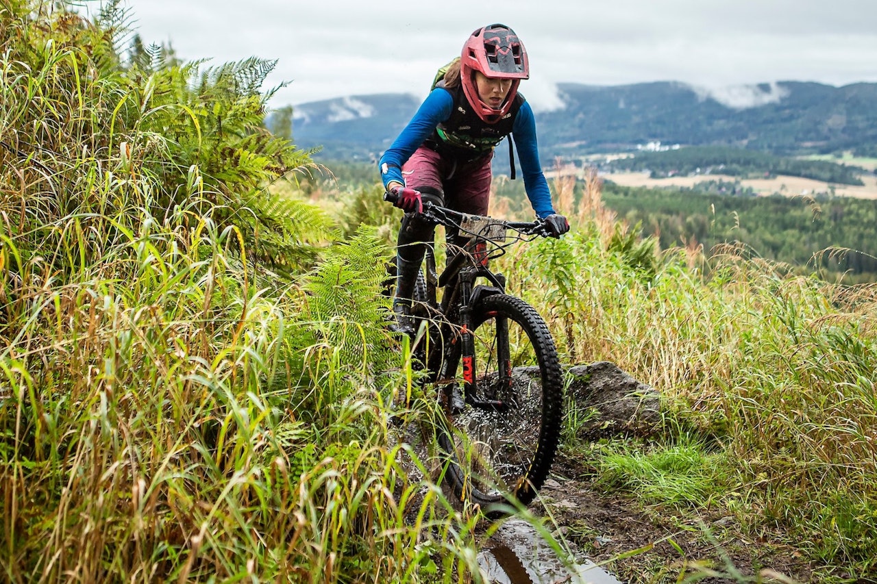 Førsteårsjunioren Hedda Brennengen Bjørklund fra Lillehammer CK debuterte i enduro med å vinne seniorklassen i Hakadal Enduro. Foto: Pål Westgaard  Førsteårsjunioren Hedda Brennengen Bjørklund fra Lillehammer CK debuterte i enduro med å vinne seniorklassen i Hakadal Enduro. Foto: Pål Westgaard