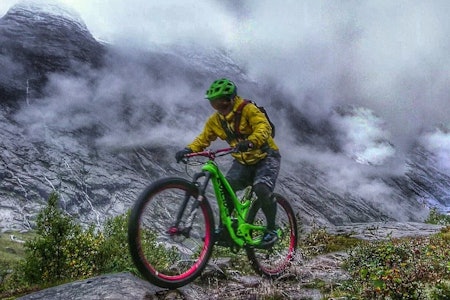 Høsten i fjellet kom til sin rett til tross for ruskevær. Foto: Tommy Aslaksen