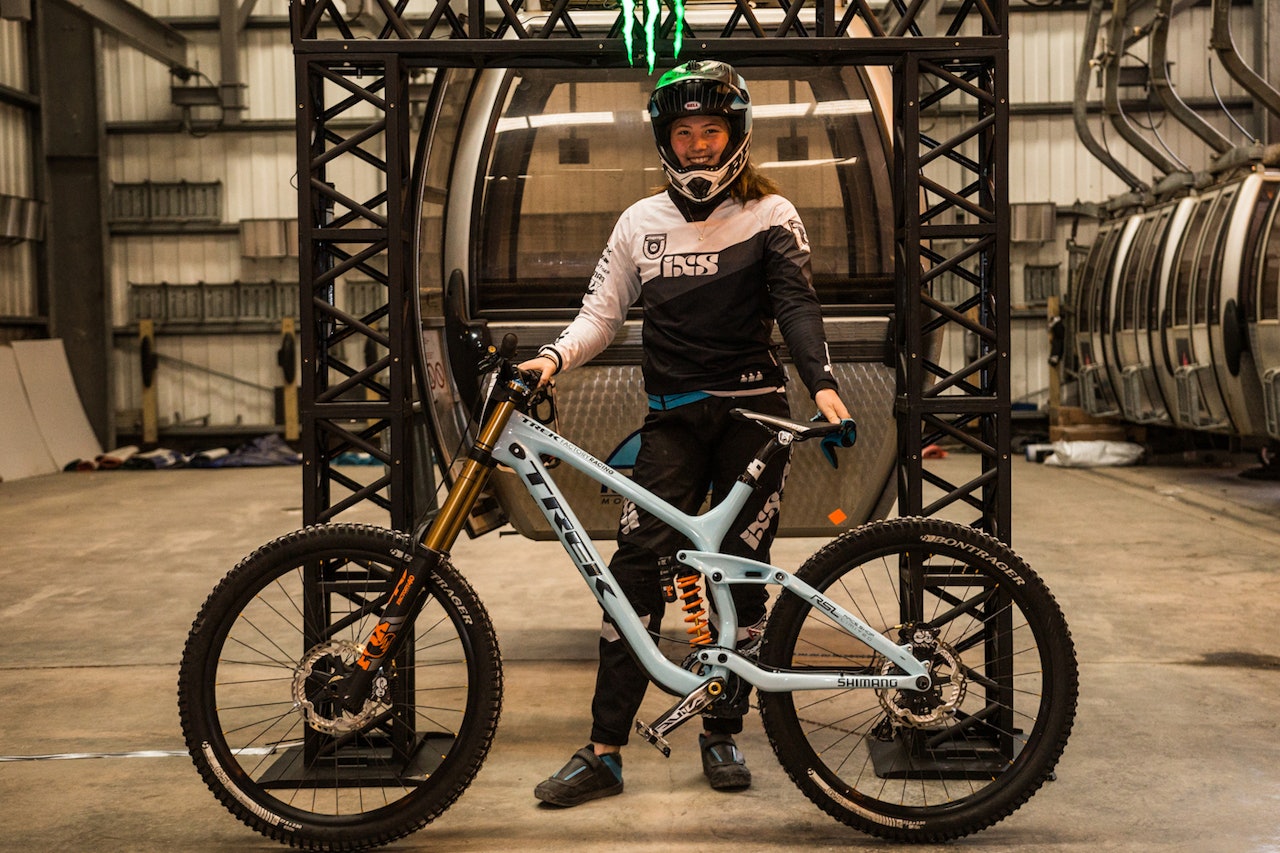 Mille Johnset (16) slo alle seniordamene og ellers alle jentene på første ritt i Scandinavian Downhill Cup. Foto: Yasmen Green/British Downhill Series Mille Johnset (16) slo alle seniordamene og ellers alle jentene på første ritt i Scandinavian Downhill Cup. Foto: Yasmen Green/British Downhill Series