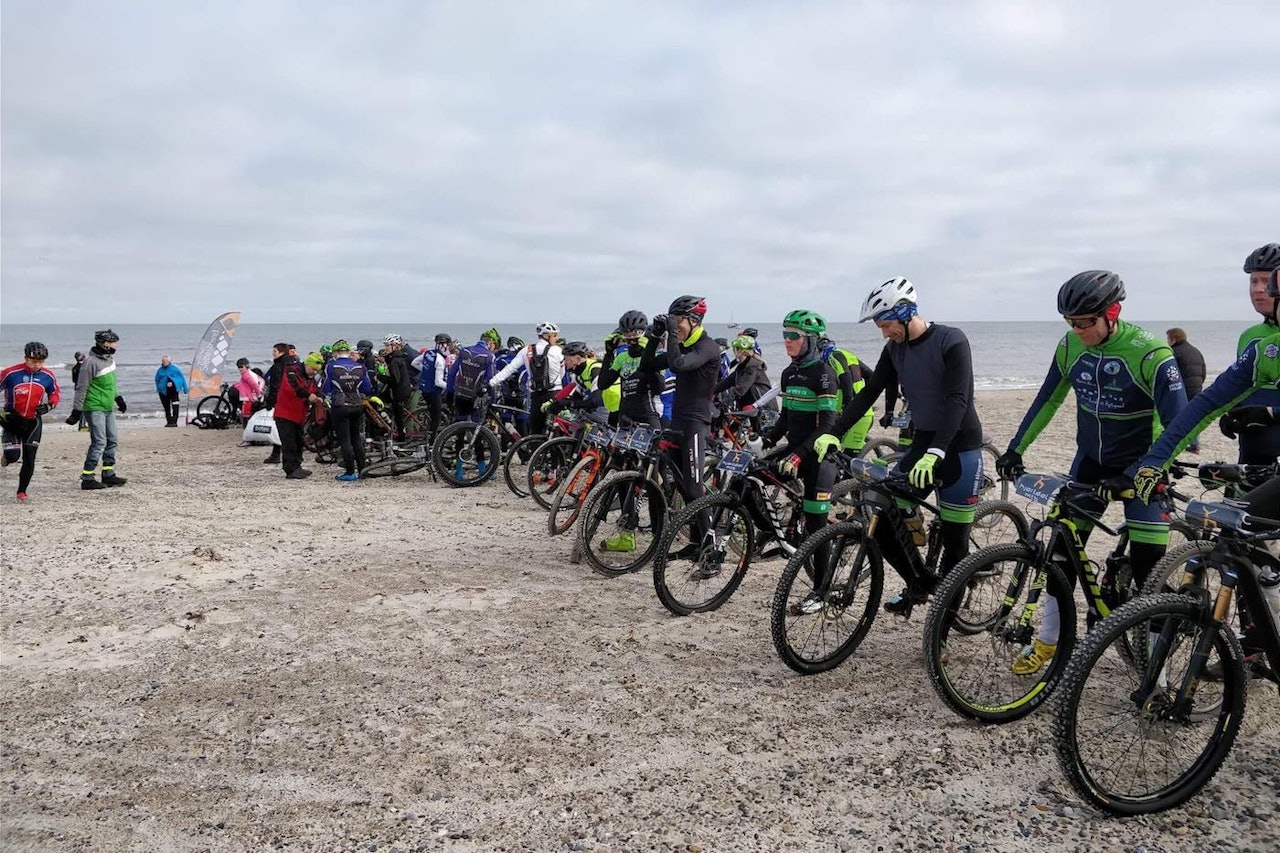 Påskeløbet i Slettestrand er blitt en vårklassiker og gikk i år for tiende gang, også i år med storeslem til de norske rytterne i herreklassen. Foto: Lena Øverbye Påskeløbet i Slettestrand er blitt en vårklassiker og gikk i år for tiende gang, også i år med storeslem til de norske rytterne i herreklassen. Foto: Lena Øverbye