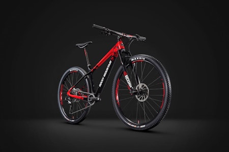 NY KLASSIKER: Rocky Mountain har akkurat lansert siste generasjon av den klassiske halvdemperen Vertex. Her Vertex Carbon 90.  NY KLASSIKER: Rocky Mountain har akkurat lansert siste generasjon av den klassiske halvdemperen Vertex. Her Vertex Carbon 90.