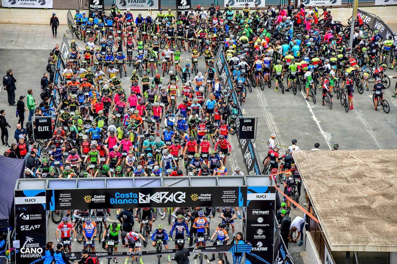 Klare for lagtempostarten, andre etappe i Costa Blanca Bike Race. Foto: Arrangøren