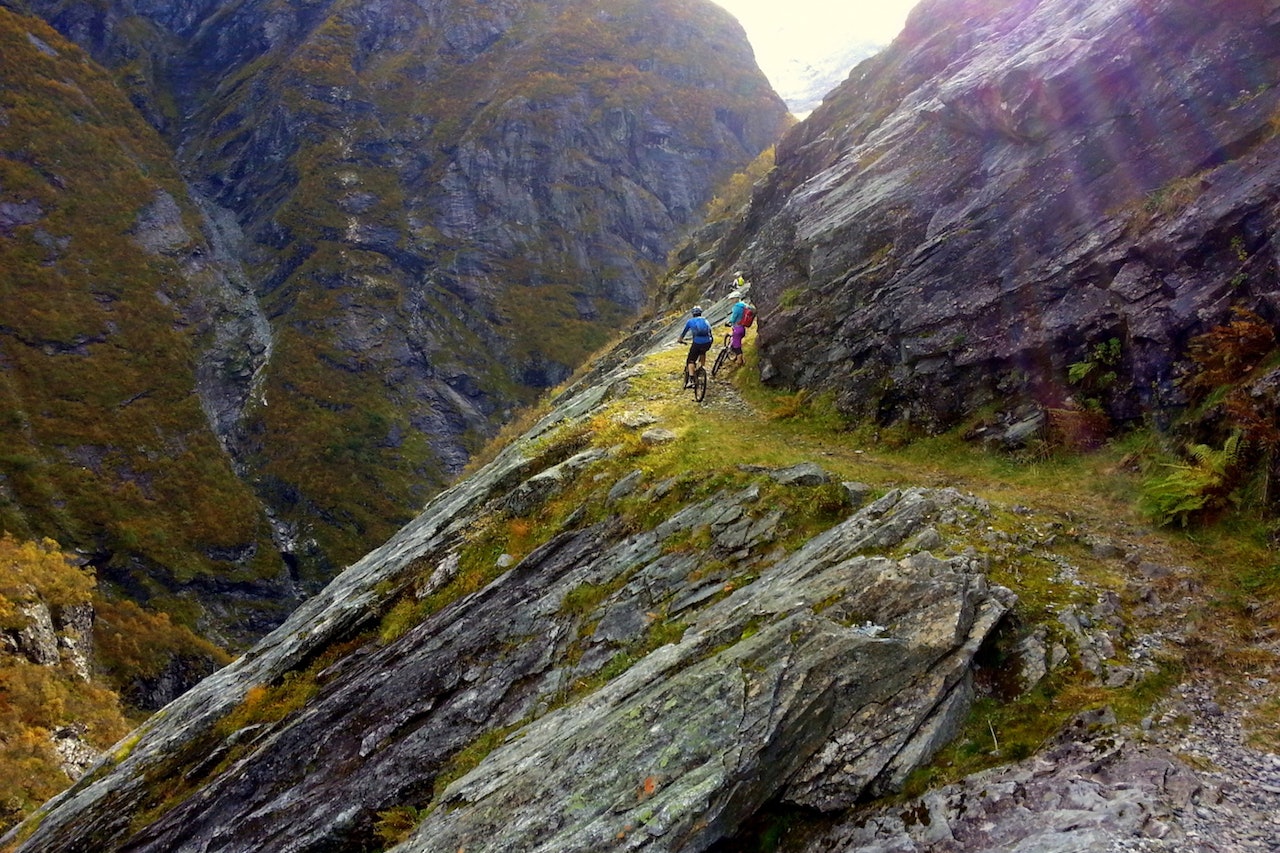 Stryn har mye å by stisyklistene, og i år åpnes en helt ny avslutning på Himalayastien under Folven Sykkefest 9-11 september. To uker senere lanseres en helt ny jentecampen på samme sted. Foto: Tommy Aslaksen Stryn har mye å by stisyklistene, og i år åpnes en helt ny avslutning på Himalayastien under Folven Sykkefest 9-11 september. To uker senere lanseres en helt ny jentecampen på samme sted. Foto: Tommy Aslaksen
